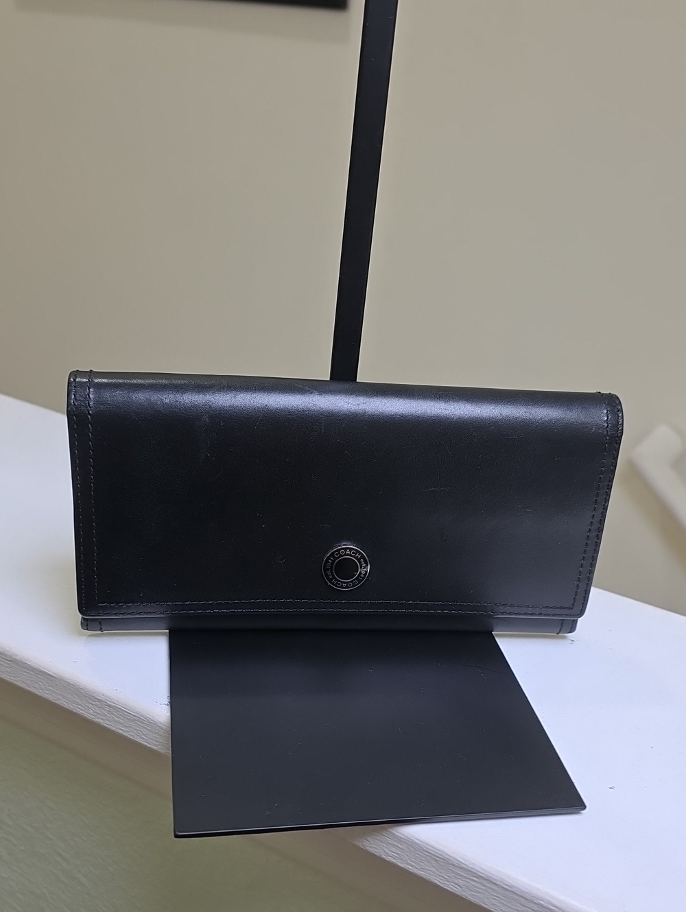 COACH Black Smooth Leather Trifold Wallet w/Signature Print Fabric Lining VGUC